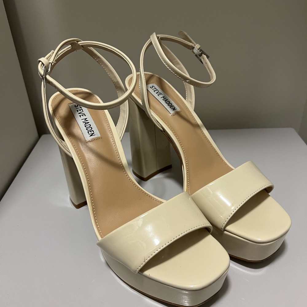 Steve Madden Lessa Platform Heels